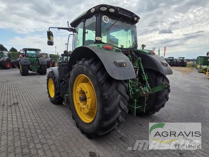 John Deere 6215 R Tractoren