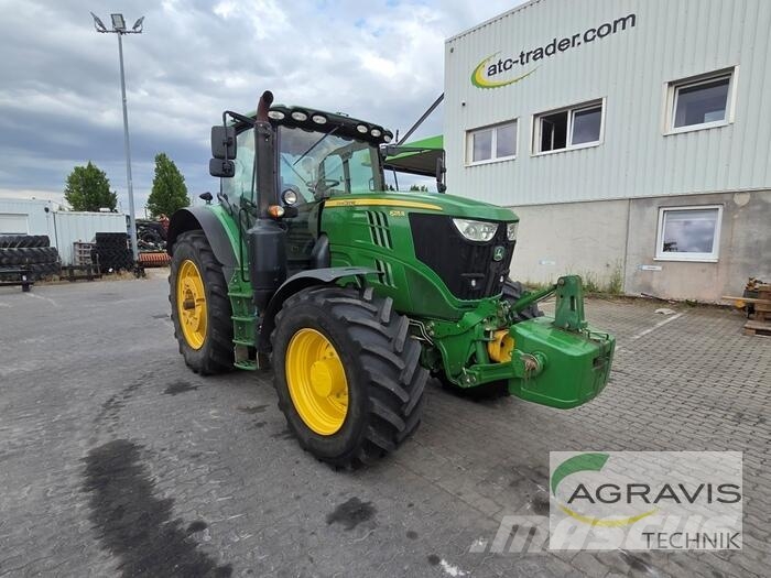 John Deere 6215 R Tractoren