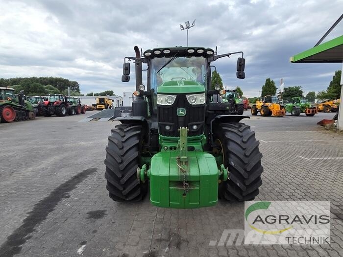 John Deere 6215 R Tractoren