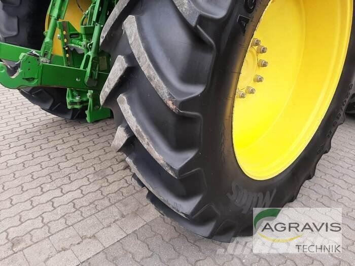 John Deere 6215 R Tractoren