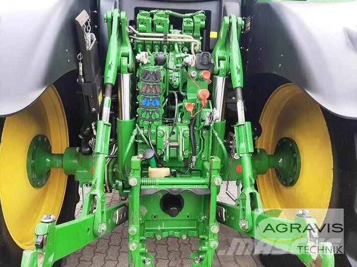 John Deere 6215 R Tractoren