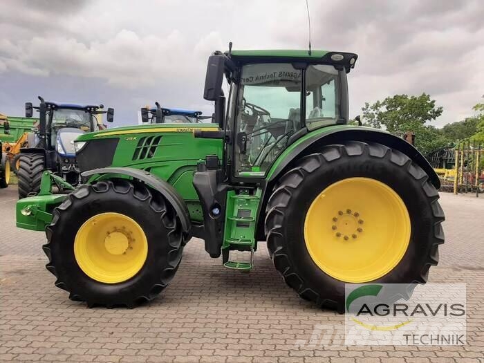 John Deere 6215 R Tractoren
