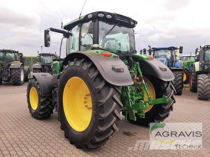 John Deere 6215 R Tractoren