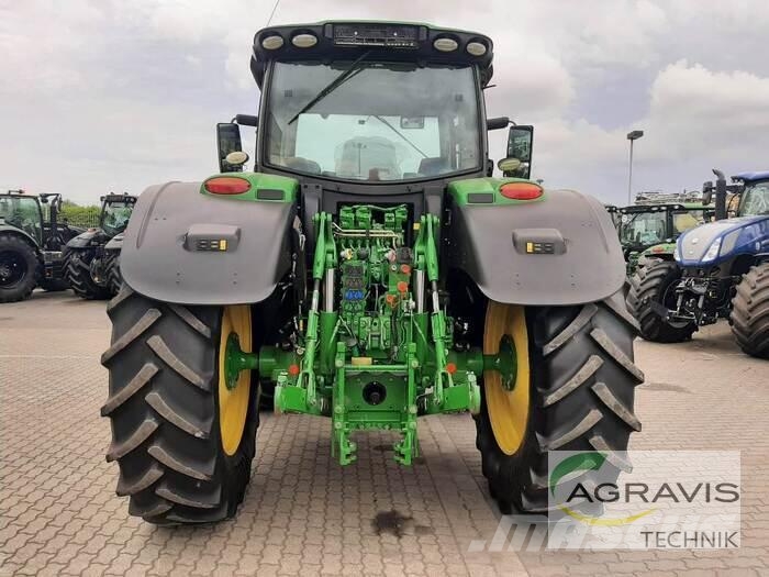 John Deere 6215 R Tractoren