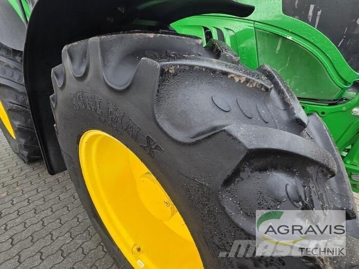 John Deere 6215 R Tractoren