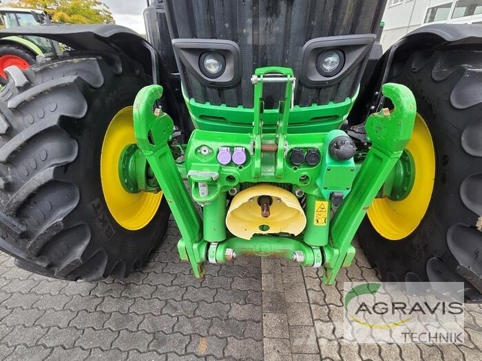 John Deere 6215 R Tractoren
