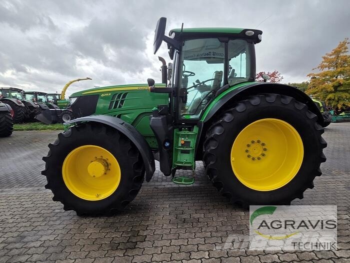 John Deere 6215 R Tractoren