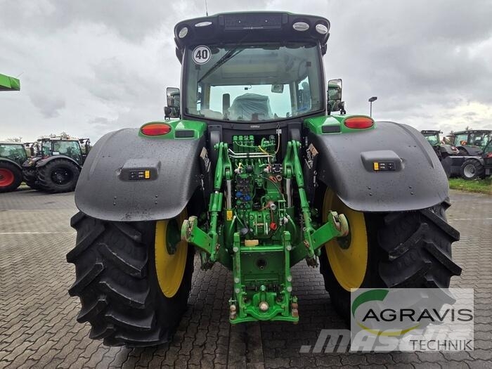 John Deere 6215 R Tractoren