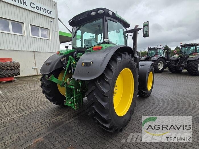 John Deere 6215 R Tractoren