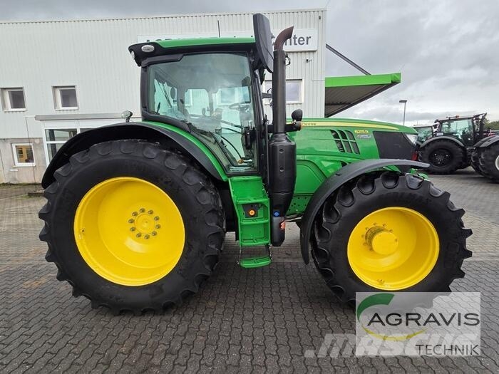 John Deere 6215 R Tractoren
