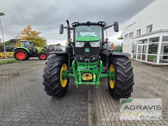 John Deere 6215 R Tractoren