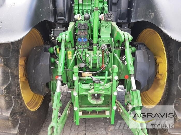 John Deere 6250 R Traktory