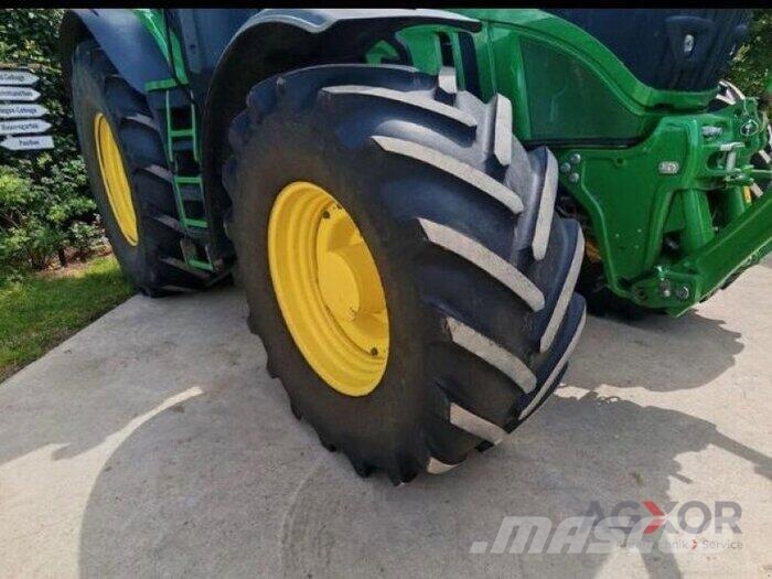 John Deere 6250R Tractoren
