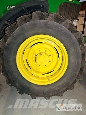 John Deere 6820 AUTOPOWER Trattori