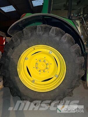 John Deere 6820 AUTOPOWER Trattori