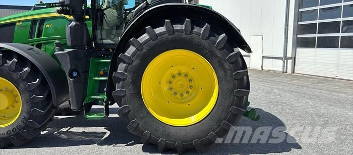 John Deere 6R 250 Trattori