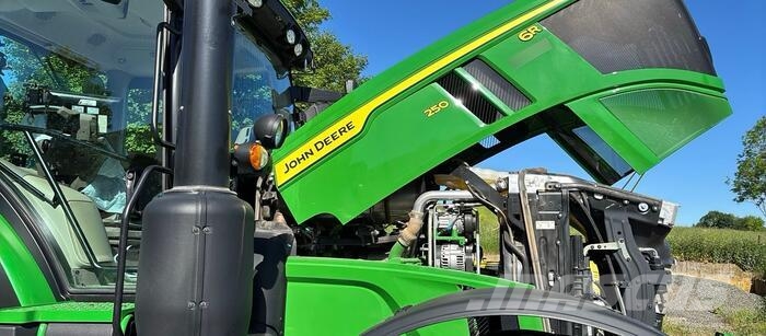 John Deere 6R 250 Trattori