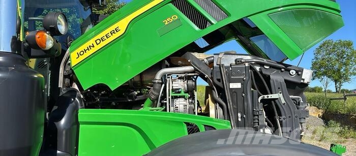 John Deere 6R 250 Trattori