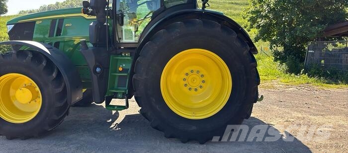 John Deere 6R 250 Trattori