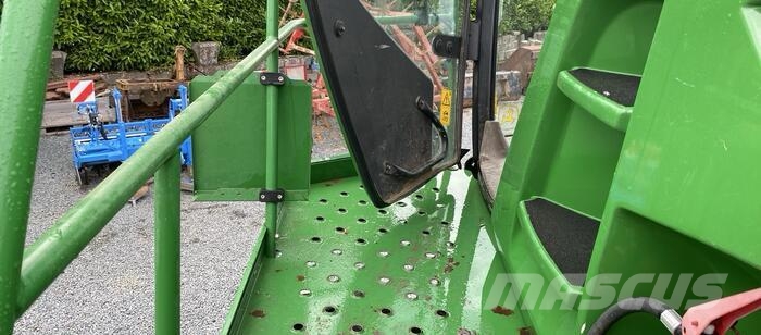 John Deere 8300 Samochodné kosačky