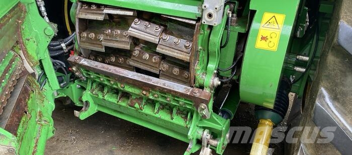 John Deere 8300 Samochodné kosačky
