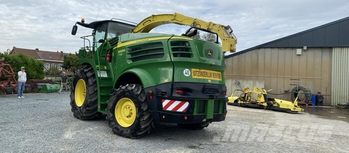 John Deere 8300 Samochodné kosačky