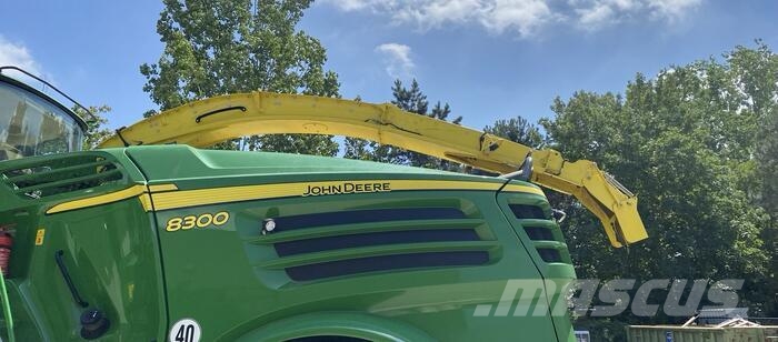 John Deere 8300 Samochodné kosačky