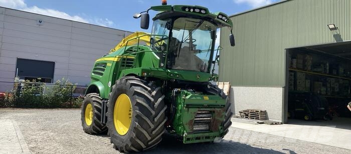 John Deere 8300 Samochodné kosačky