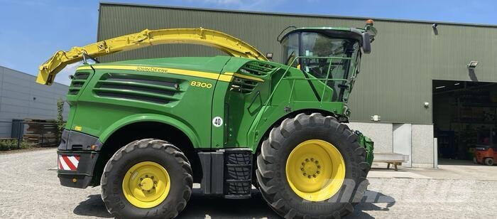 John Deere 8300 Samochodné kosačky