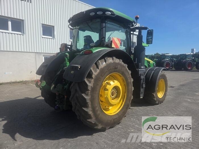 John Deere 8320 R 曳引機