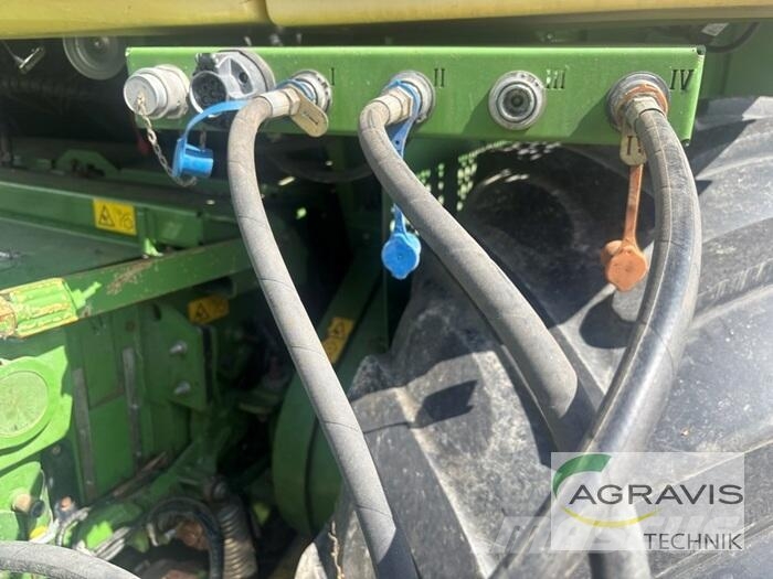Krone BIG X 700 + Easy Collect 753 + Easy Flow 3001 自走式青贮饲料收割机