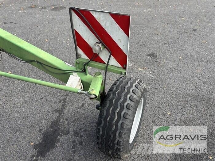 Krone SWADRO 810 Граблі і сінозворушувачі