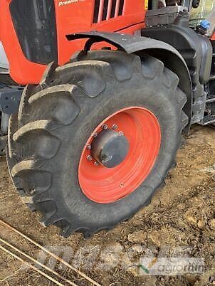 Kubota M7131 premium kvt الجرارات