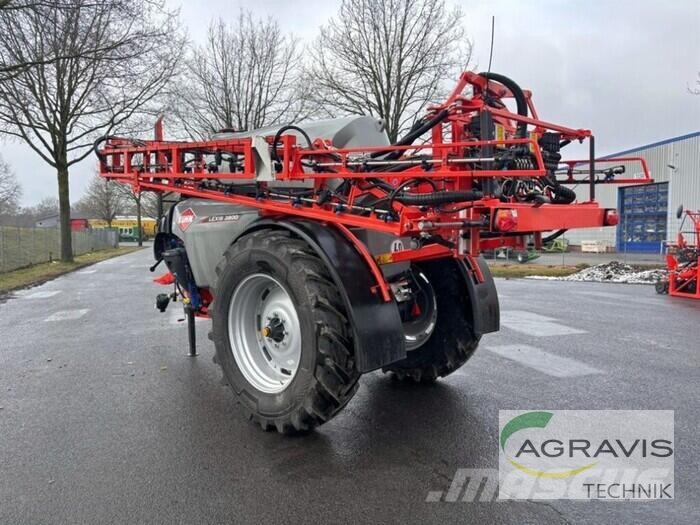 Kuhn LEXIS 3800 Trailed sprayers
