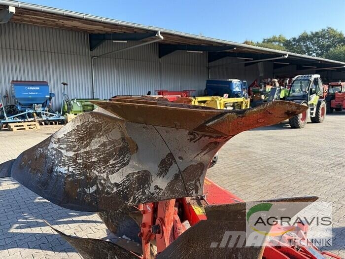 Kuhn VARI-MASTER 152 Dvojstranné pluhy
