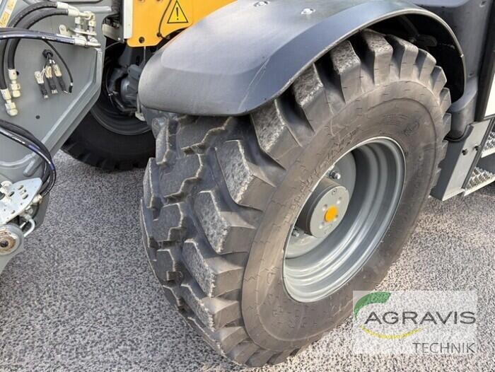 Liebherr T32-7 inkl. Schaufel + Gabel Manipuladores telescópicos agrícolas