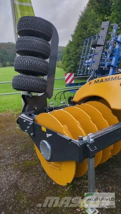 Mammut KIPPER SILAGEWALZE SILO KOMPAKT SK 300 H Drugi strojevi za stoku i dodatna oprema