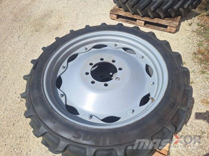 Mitas 300/95R46+270/80R36 Ruedas