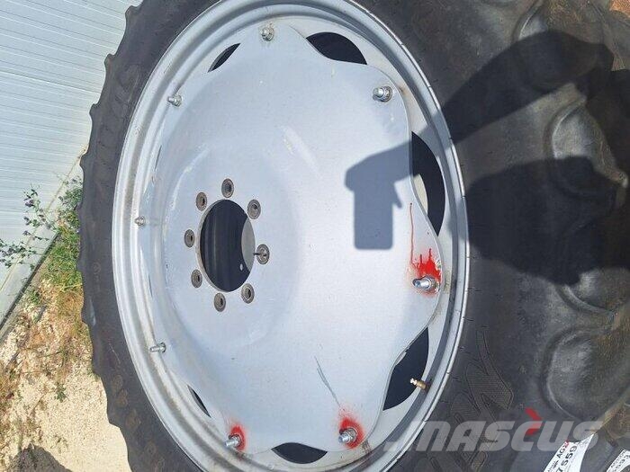 Mitas 300/95R46+270/80R36 Ruedas