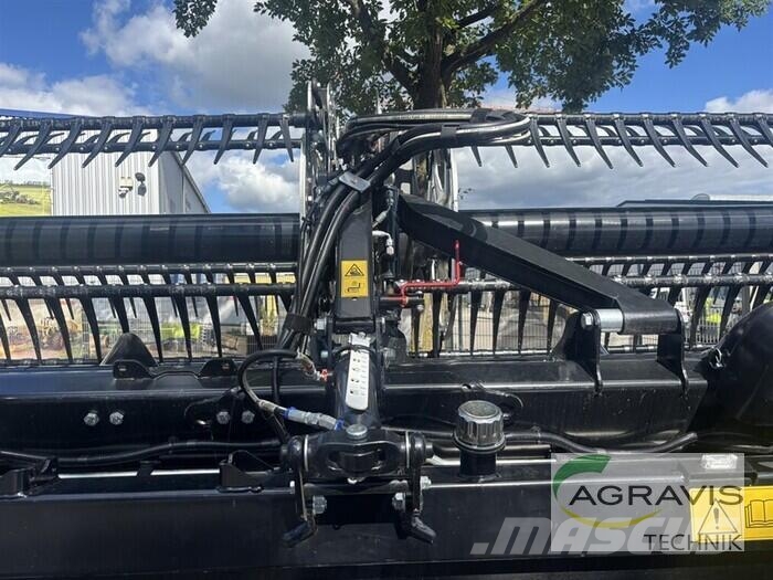 New Holland CR 9.90 RAUPE + MAC DON FD 241 Mietitrebbiatrici