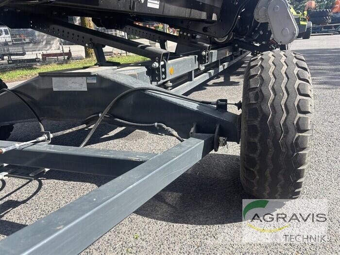 New Holland CR 9.90 RAUPE + MAC DON FD 241 Mietitrebbiatrici