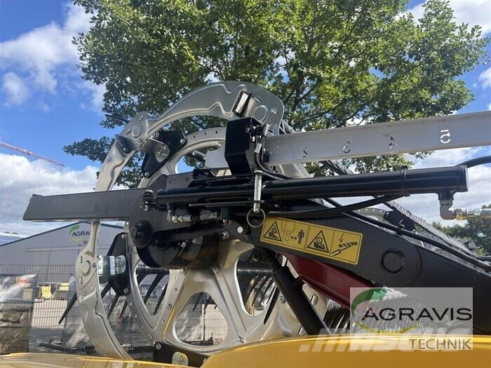 New Holland CR 9.90 RAUPE + MAC DON FD 241 Mietitrebbiatrici