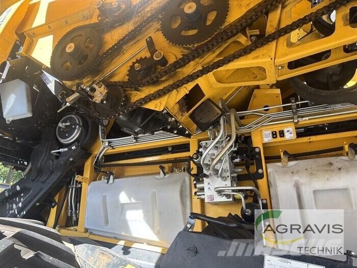 New Holland CR 9.90 RAUPE + MAC DON FD 241 Mietitrebbiatrici