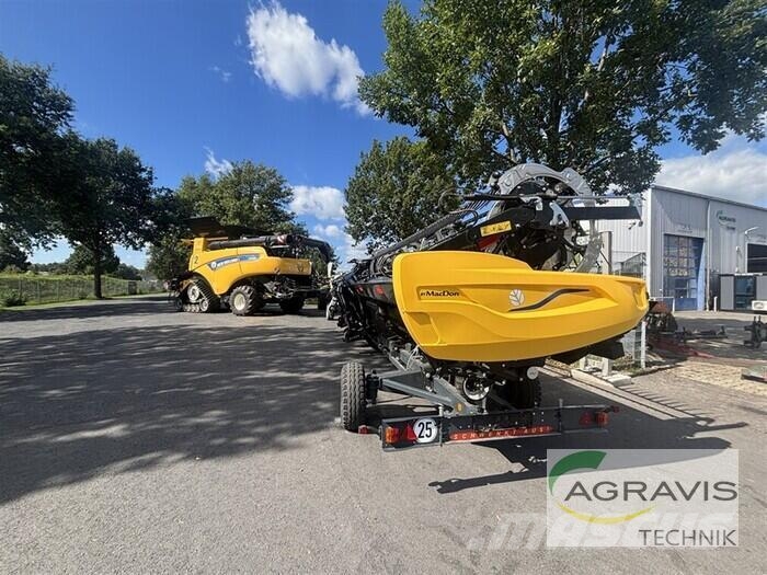 New Holland CR 9.90 RAUPE + MAC DON FD 241 Mietitrebbiatrici