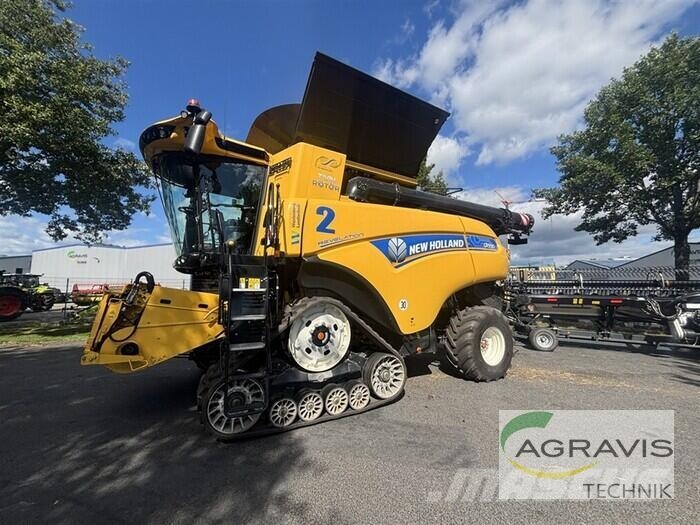 New Holland CR 9.90 RAUPE + MAC DON FD 241 Mietitrebbiatrici