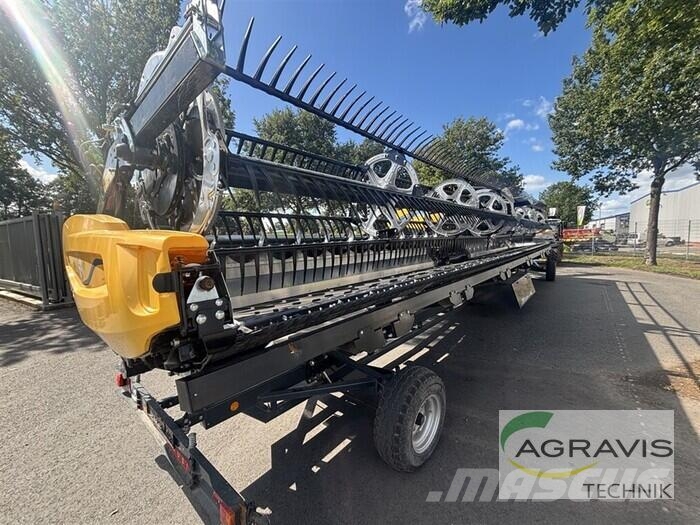 New Holland CR 9.90 RAUPE + MAC DON FD 241 Mietitrebbiatrici