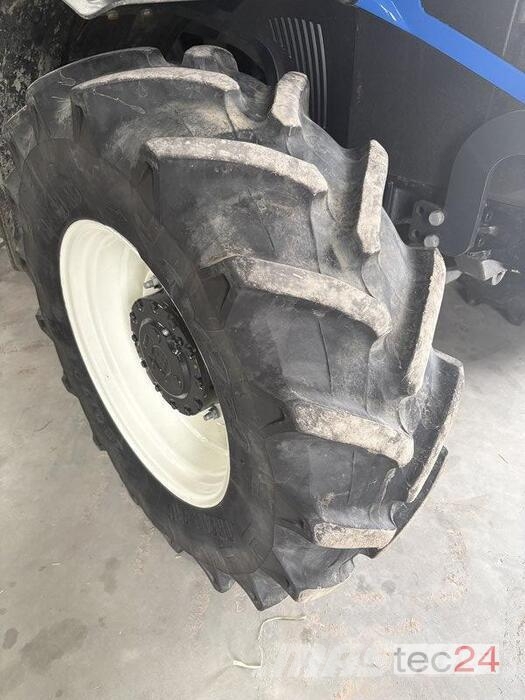 New Holland T 5.105 Tractors