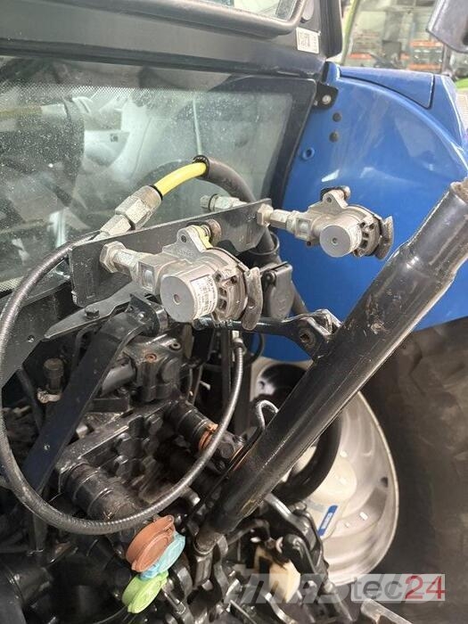 New Holland T 5.105 Tractors