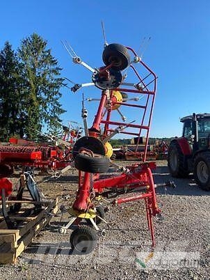 Pöttinger HIT 69 N 耙與翻草機