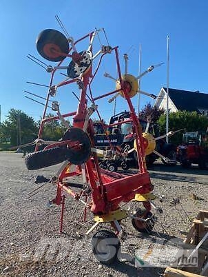 Pöttinger HIT 69 N 耙與翻草機